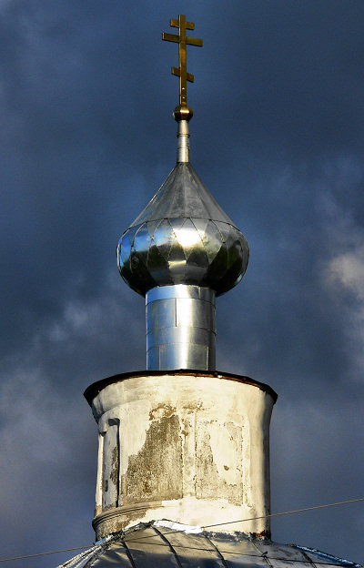 Глава и крест Воскресенской церкви села Зиновьево Кольчугинского района Владимирской области, малобюджетный вариант