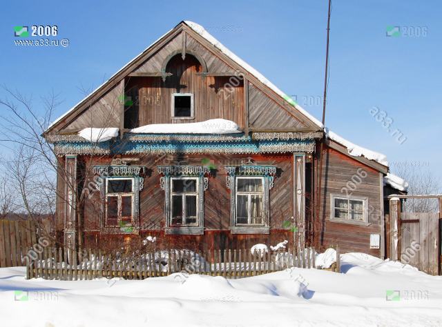 2006 Дом на три окна с объёмным фронтоном в селе Великово Ковровского района Владимирской области