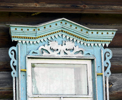 2006 Фрагмент деревянного наличника окна дома 3 на улице Набережная село Денятино Меленковского района Владимирской области