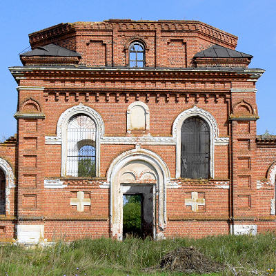 Южный фасад основного объёма Казанской церкви в селе Григорово Меленковского района Владимирской области