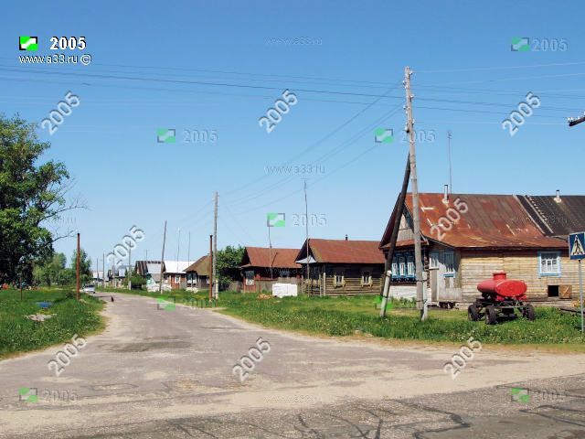 В 2005 году на улице Центральной в деревне Кононово Меленковского района Владимирской области газификация была ещё только в проекте