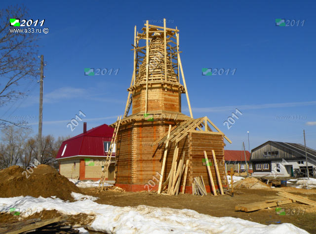 Вид строящейся в деревне Кононово Меленковского района Владимирской области Сергиевской церкви с юго-востока