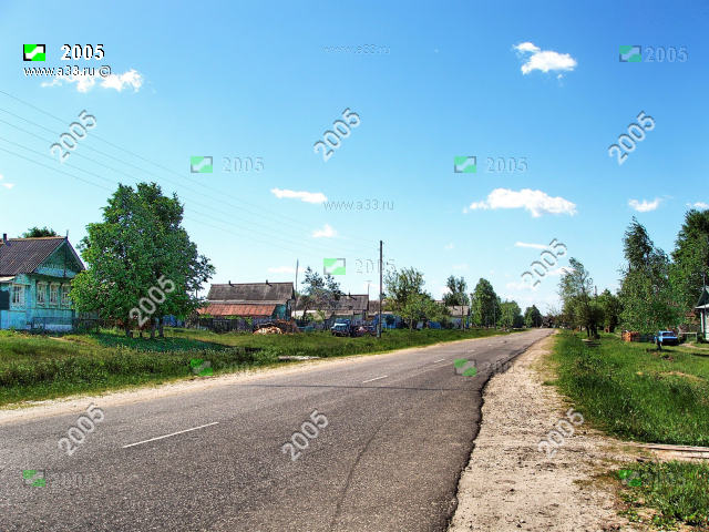 Вид улицы Центральной в деревне Лехтово Меленковского района Владимирской области в 2005 году