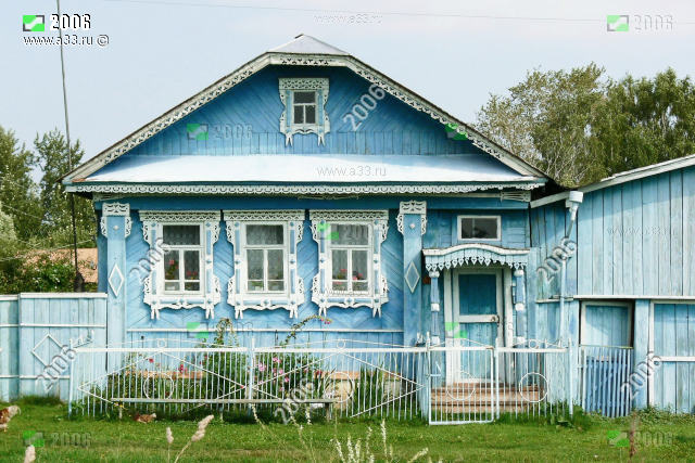 Дом 27 на улице Подгорной в деревне Старинки Меленковского района Владимирской области в 2006 году