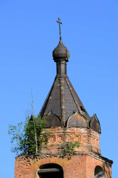 шатёр колокольни Троицкой церкви в Головино Петушинского района Владимирской области в 2007 году