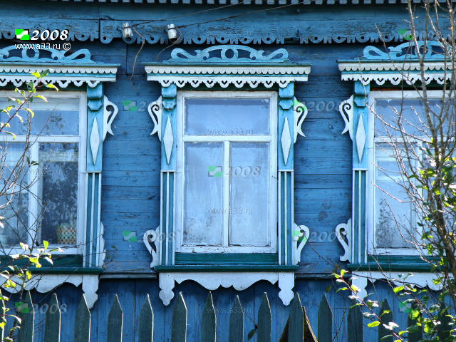 2008 Деревянные наличники в местном вкусе, деревня Головино Петушинского района Владимирской области