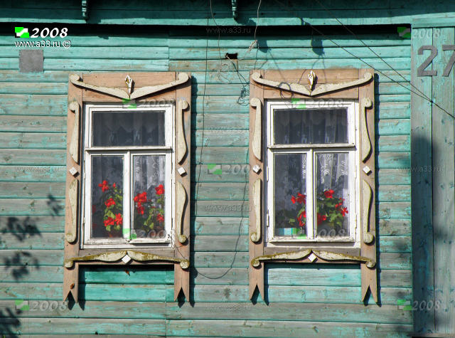 2008 деревянные наличники дома 27 на улице Центральной в деревне Головино Петушинского района Владимирской области