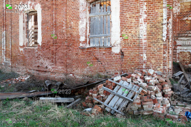 2007 Тяжёлые деформации кладки стен под окном трапезной Троицкой церкви в Головино Петушинского района Владимирской области
