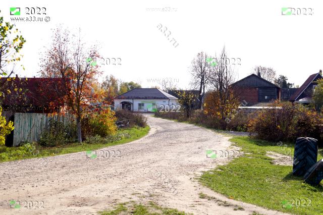 2022 Вид на магазин с улицы Хуторовка; деревня Караваево Петушинского района Владимирской области