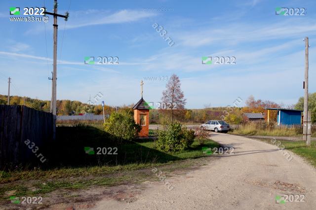 2022 Часовня находится неподалёку от автобусной остановки; деревня Кибирево Петушинского района Владимирской области