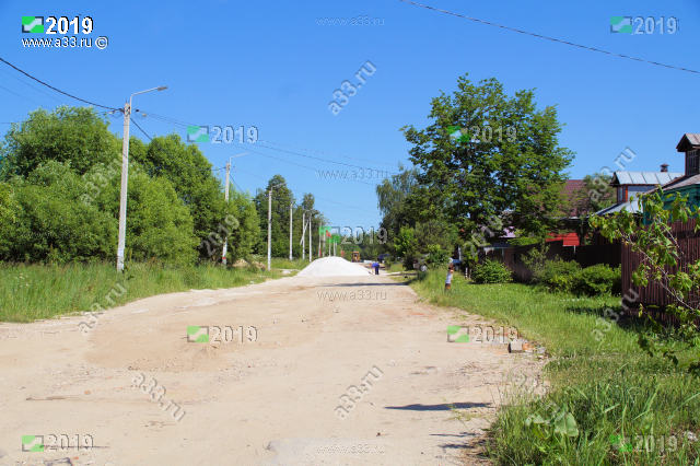 Устройство щебёночного покрытия на главной улице деревни Старое Аннино Петушинского района Владимирской области