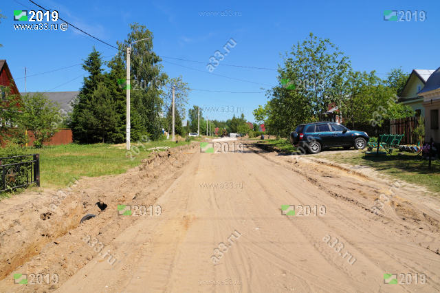 Отсыпка песка в основание дороги на главной улице деревни Старое Аннино Петушинского района Владимирской области