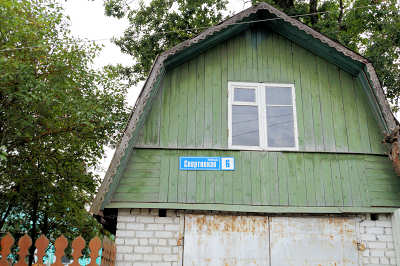 кирпичный гараж с деревянной мансардой при доме 6; улица Спортивная, посёлок Труд Петушинского района Владимирской области