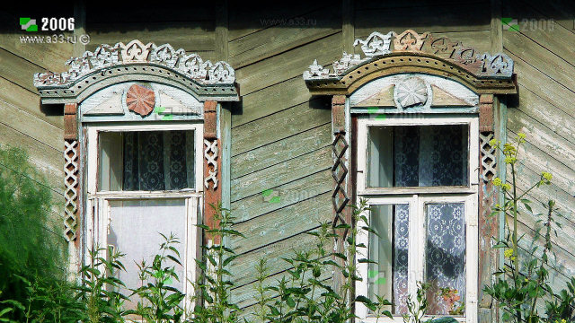 Деревянные наличники дома 61 на улице Советской в Дуброво Селивановского района Владимирской области