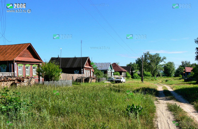 Дороги на улицах в Дуброво Селивановского района Владимирской области со времён средневековья в основном грунтовые