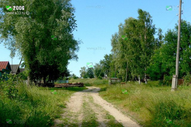 Красивый сельский пейзаж называется Улица Ленина в селе Дуброво Селивановского района Владимирской области