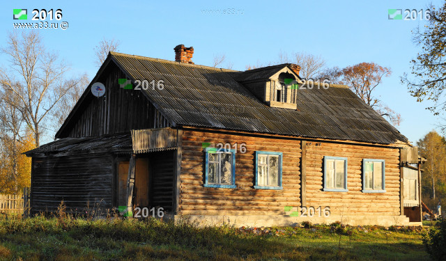 Типичный послевоенный деревянный двухквартирный барак Ильинское Селивановский район Владимирская область