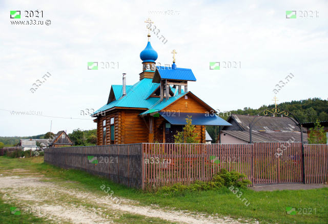 2021 Вид с северо-запада на Успенскую деревянную церковь в деревне Юромка Селивановского района Владимирской области