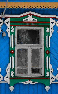 Деревянный наличник окна жилого дома номер 20