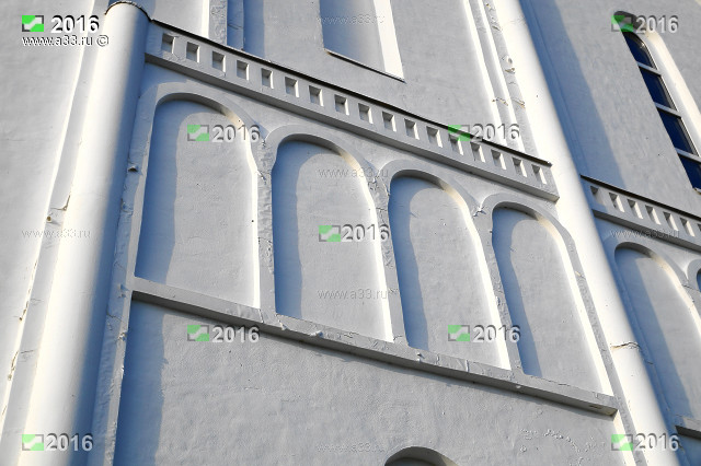 Картонная стилизация аркатурно-колончатого пояса церкви в селе Матвеевка Селивановского района Владимирской области