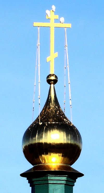 Глава и крест деревянной церкви в селе Матвеевка Селивановского района Владимирской области