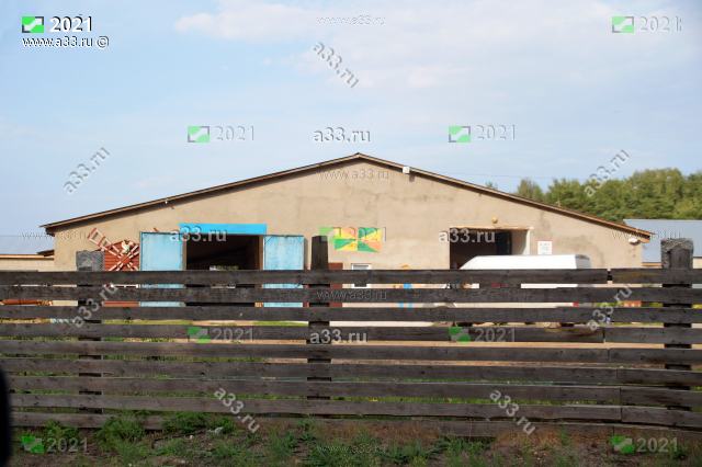2021 Коровник в деревне Неклюдово Селивановского района Владимирской области