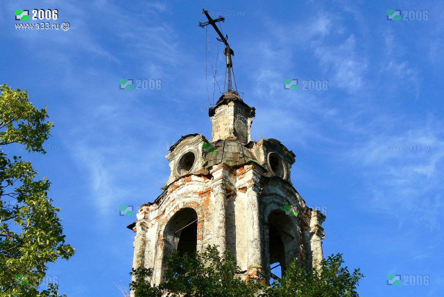 Завершение колокольни Спасской церкви в селе Никулино Селивановского района Владимирской области