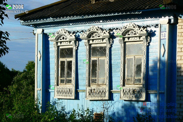 Дом 18 в деревне Санчугово Селивановского района Владимирской области деревянные наличники в технике пропильной резьбы