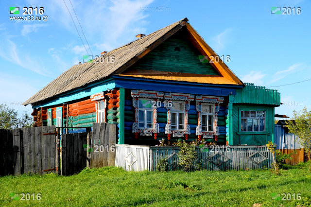 Дом 22 в деревне Скалово Селивановского района Владимирской области один из самых нарядных