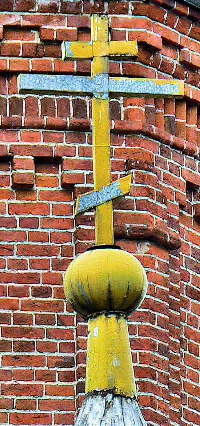 крест из оцинковки на Спасо-Преображенской церкви в урочище Спас-Железино Селивановского района Владимирской области