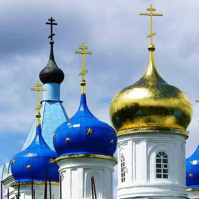 кресты и главы Владимирской церкви в Тучково Селивановского района Владимирской области