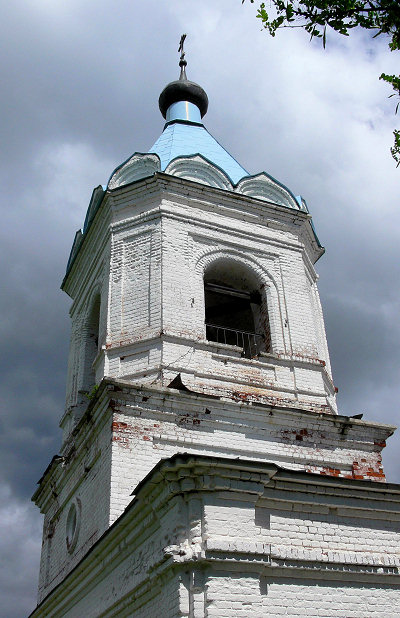 верхняя часть колокольни Владимирской церкви в Тучково Селивановского района Владимирской области с площадкой звона