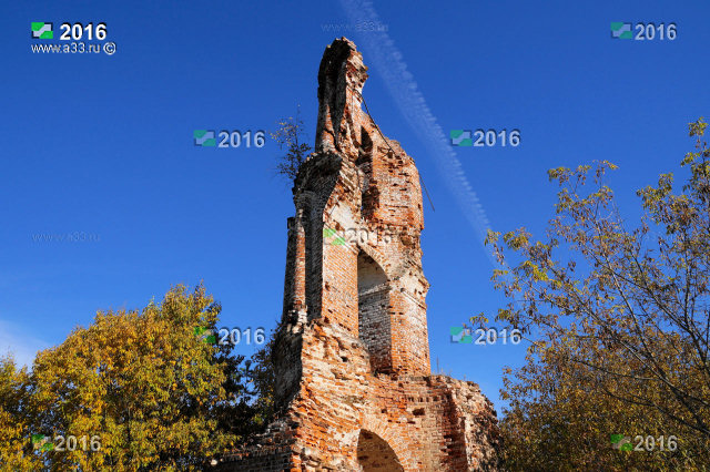 Половинка колокольни Никольской церкви урочища Замотринский погост Селивановского района Владимирской области