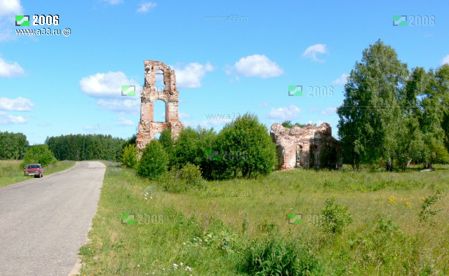 Панорама урочища Старые Замотри и руин Никольской церкви Селивановского района Владимирской области с дороги на Чертково