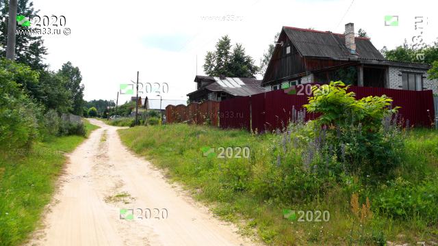 Главная улица деревни Артюшино Собинского района Владимирской области в районе дома 8