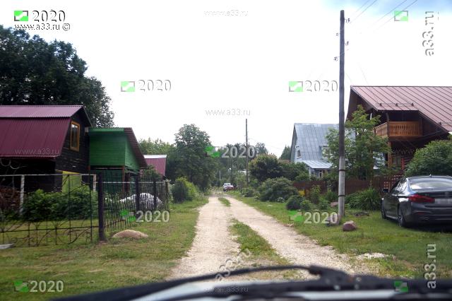 Главная улица деревни Артюшино Собинского района Владимирской области в районе дома 15