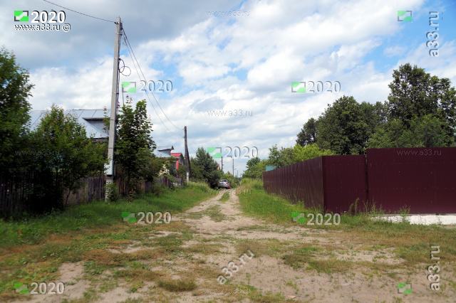 Главная улица деревни Артюшино Собинского района Владимирской области в районе домов 20 21