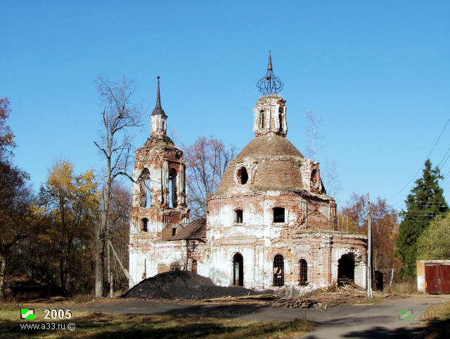 Церковь Покрова Пресвятой Богородицы в деревне Омофорово Собинского района Владимирской области в 2005 году