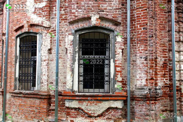 2022 Восстановленное окно апсиды; Покровская церковь, Омофорово, Собинский район, Владимирская область