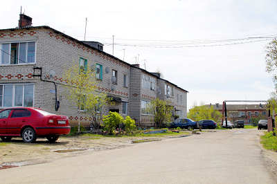 дворовый фасад дома 10 на улице Молодёжной в деревне Толпухово Собинского района Владимирской области