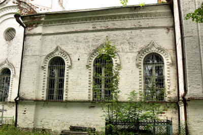 Южный фасад трапезной Богоявленской церкви в селе Заречное Собинского района Владимирской области