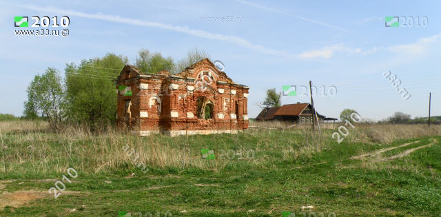 Часовня Троицы Живоначальной находится в центре деревни Бахтино Судогодского района Владимирской области