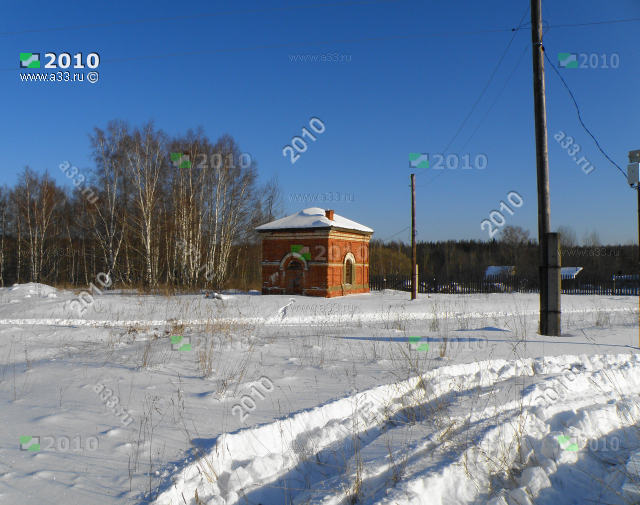 От Преображенской церкви в посёлке Брыкино Судогодского района Владимирской области осталась каменная часовня