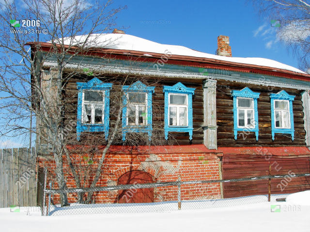 Старый жилой дом в деревне Брыкино Судогодского района Владимирской области каменный низ деревянный верх