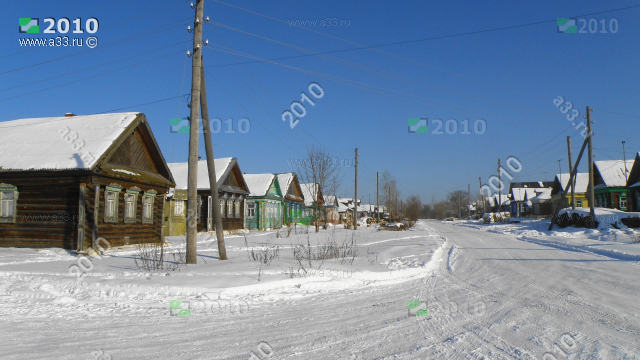 Середина улицы Центральной в деревне Кондряево Судогодского района Владимирской области в районе домов 89 87 85