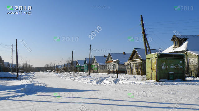 Улица Центральная в деревне Кондряево Судогодского района Владимирской области в районе домов 93 95 97
