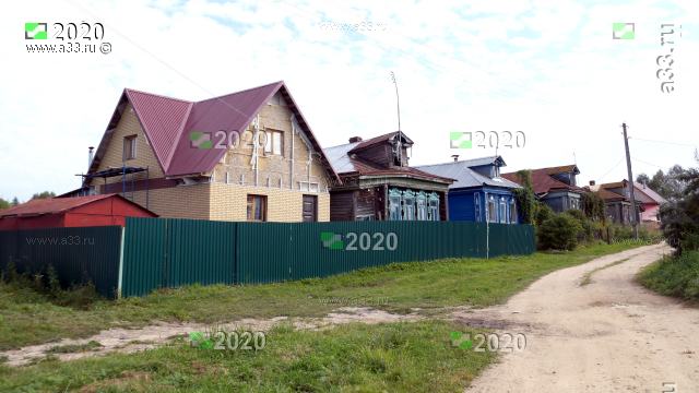 Домов с номером 4 в деревне Нижняя Занинка Судогодского района Владимирской области два новый и старый