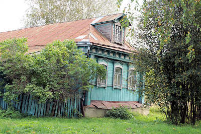 главный фасад дома 11 в деревне Нижняя Занинка Судогодского района Владимирской области