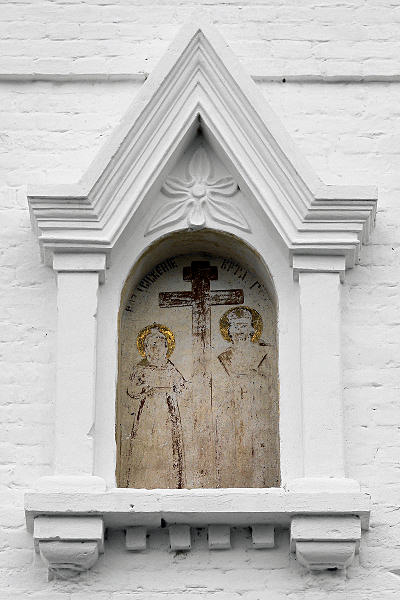 одна из храмовых икон на фасаде колокольни Спасо-Преображенской церкви села Спас-Купалище Судогодского района Владимирской области
