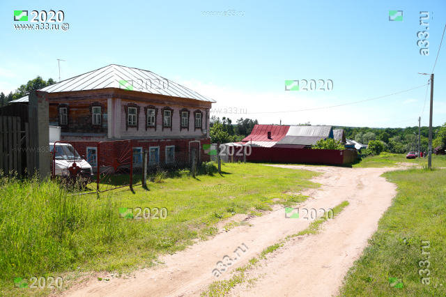 Старая главная улица села Спас-Купалище Судогодского района Владимирской области в районе дома 5